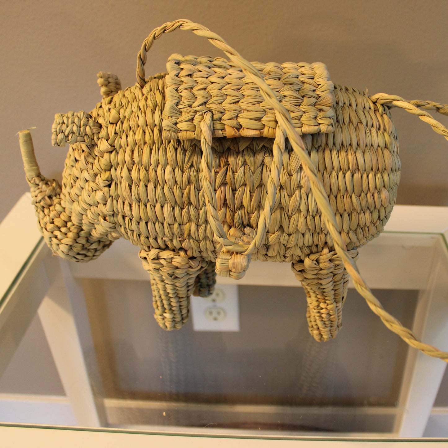 Handwoven rhino purse in natural reed Chuspata - Mexican artisan handbag