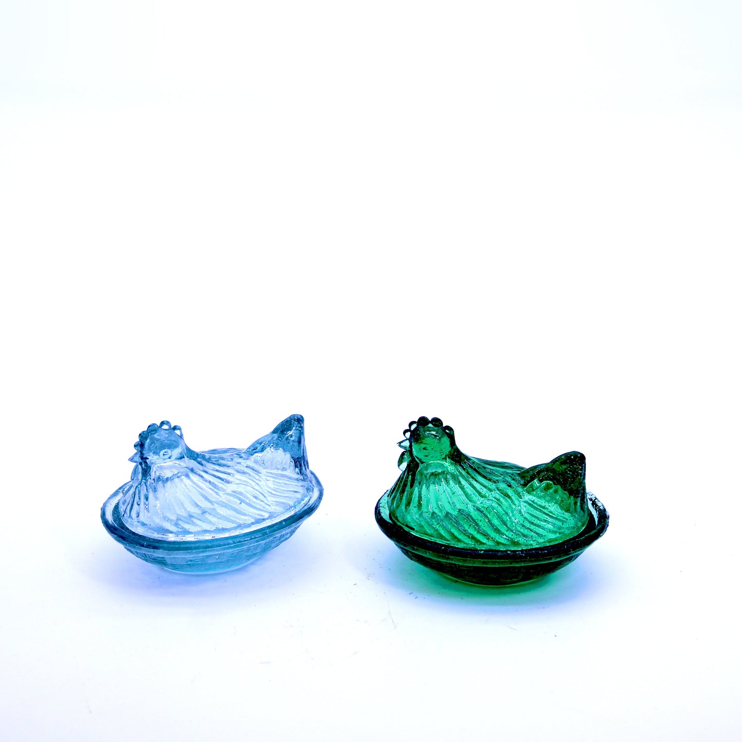 Small hen dish in pressed glass - Mexican artisan tableware