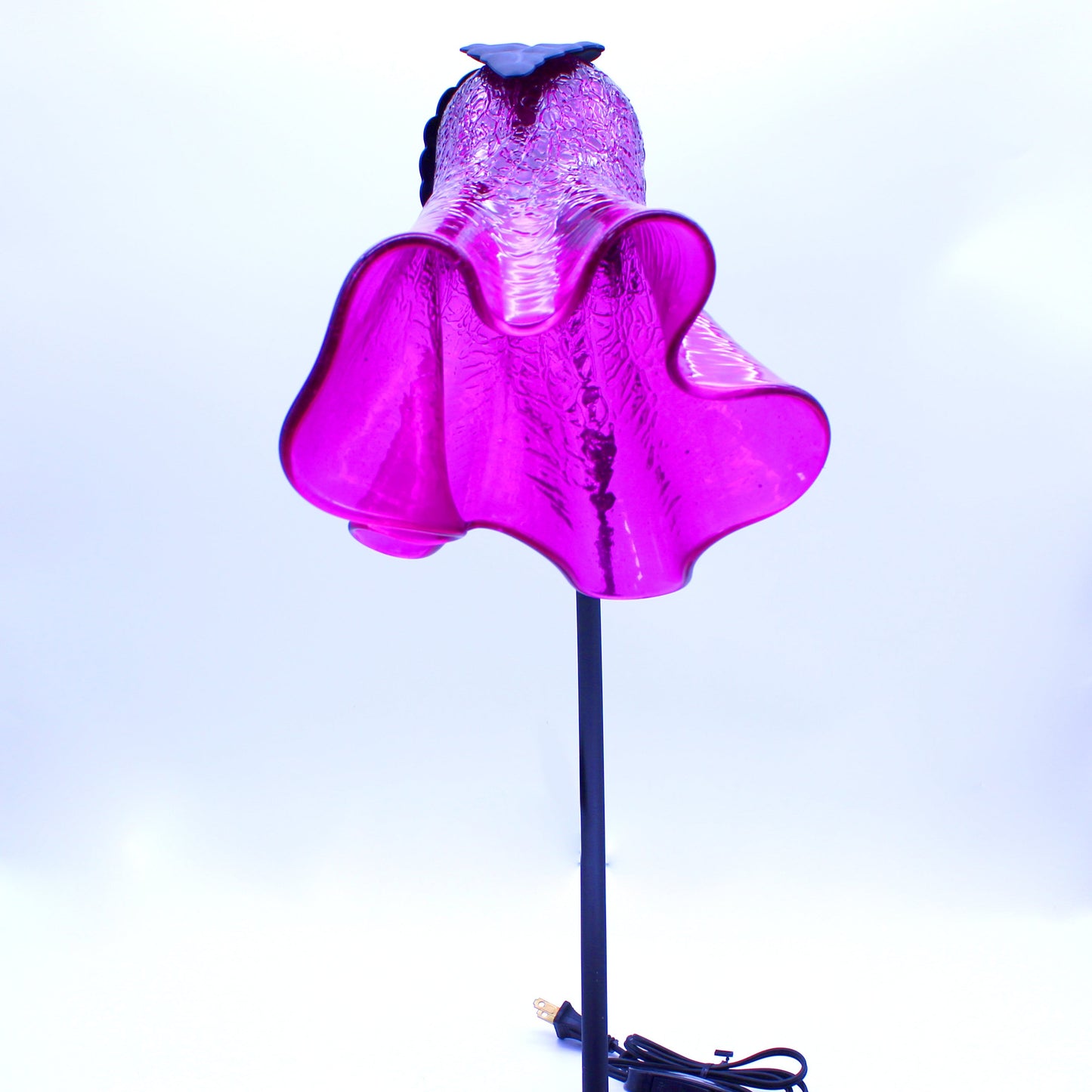 Hand-blown pink glass lamp close-up - Mexican handcrafted home décor