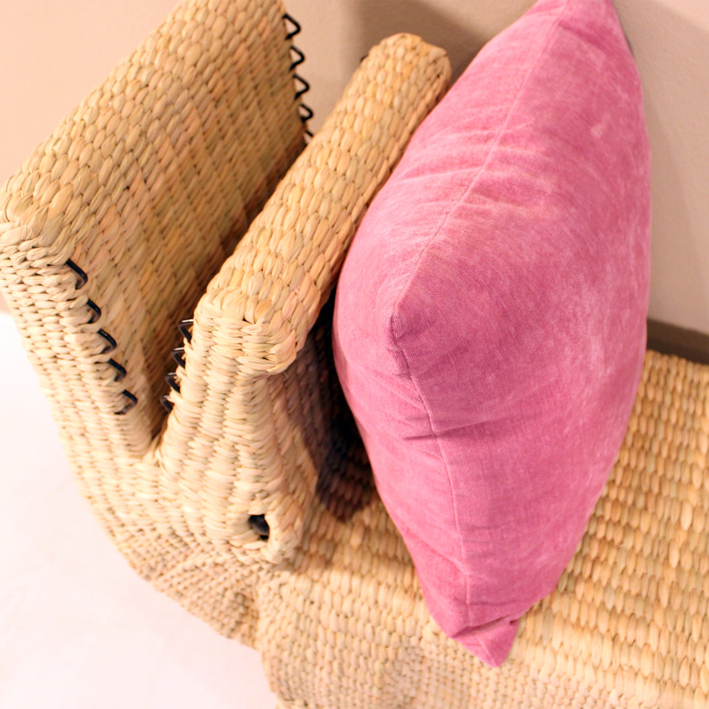 Handwoven crocodile bench large in natural reed Chuspata - Mexican artisan furniture