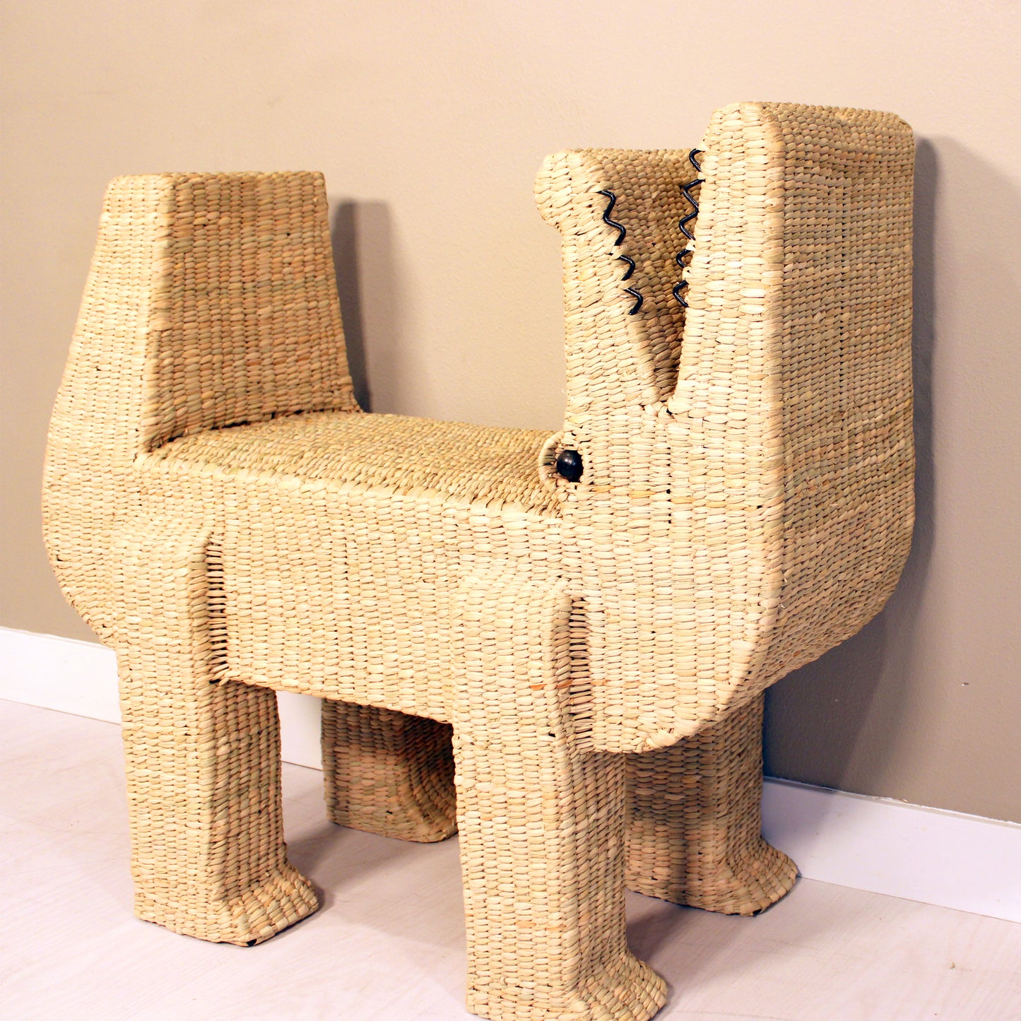 Handwoven crocodile bench small in natural reed Chuspata - Mexican artisan furniture
