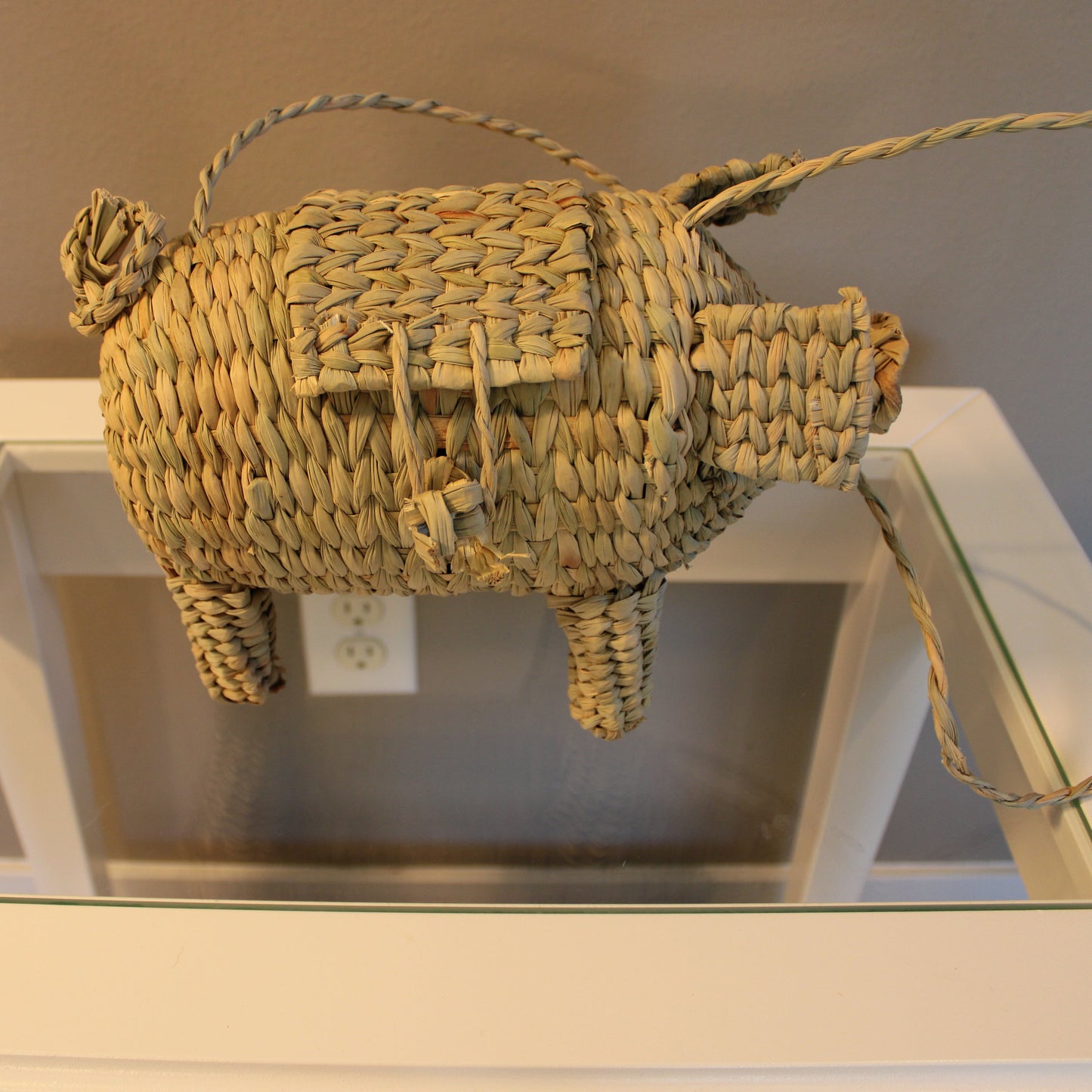 Handwoven piglet purse in natural reed Chuspata - Mexican artisan handbag