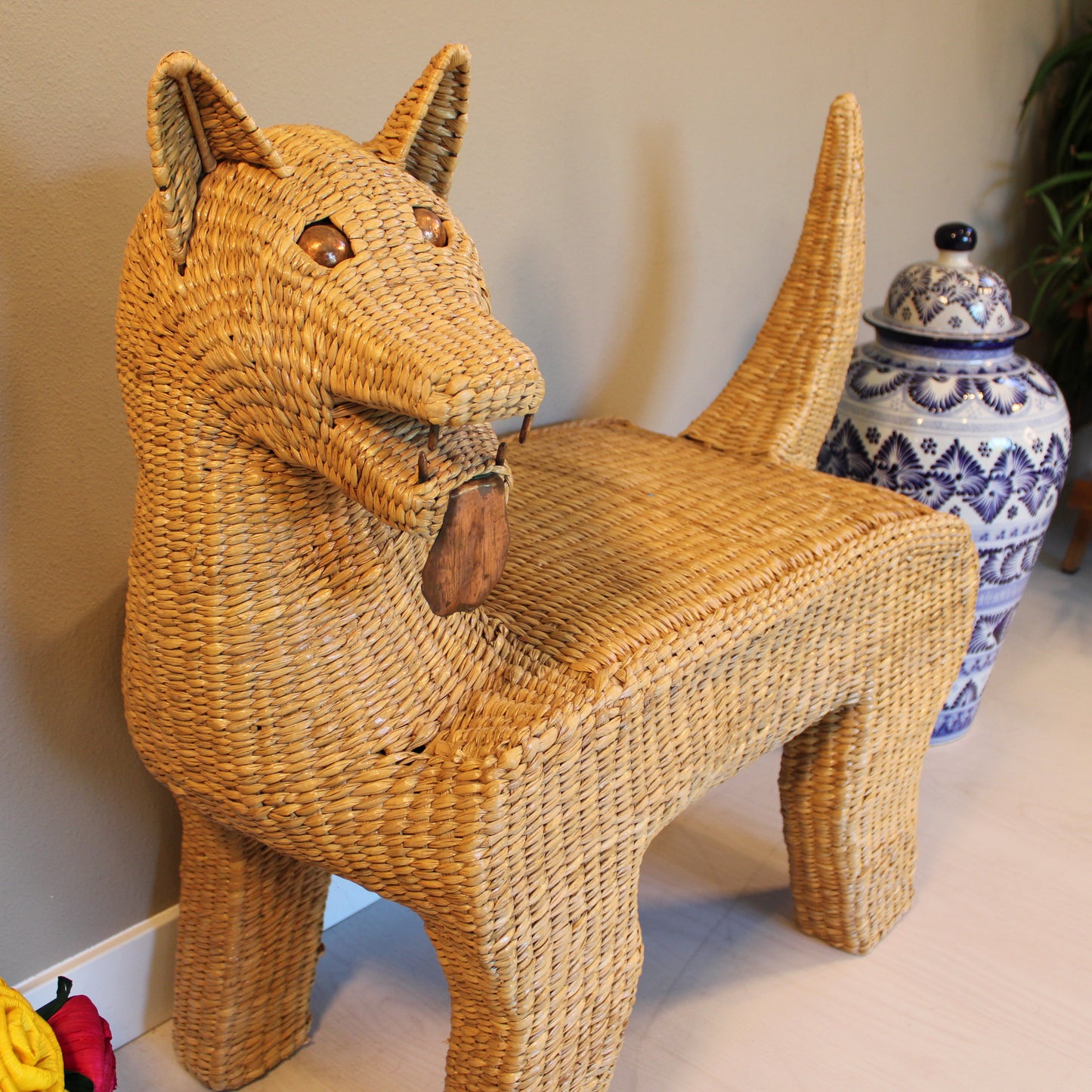 Handwoven coyote bench in natural reed Chuspata - Mexican artisan furniture