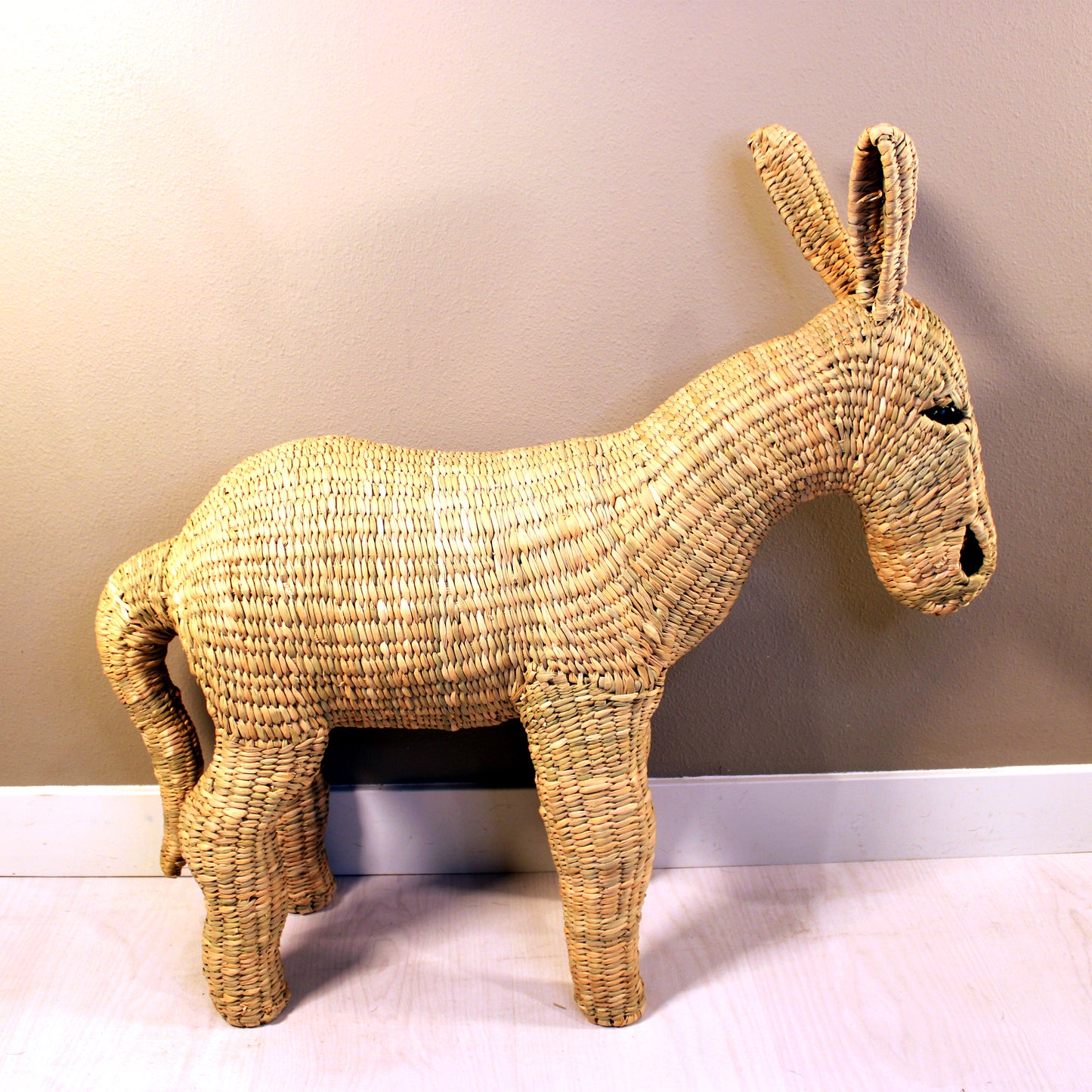 Handwoven donkey sculpture in natural reed Chuspata - Mexican artisan decor