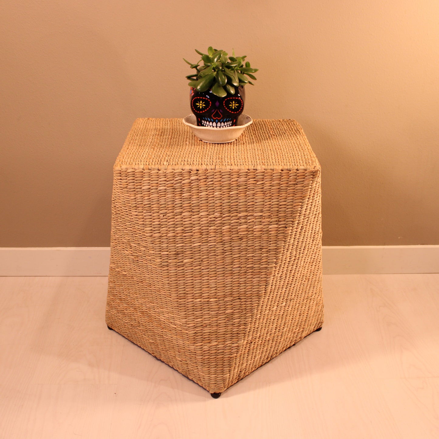 Handwoven hexagonal table in natural reed Chuspata - Mexican artisan furniture