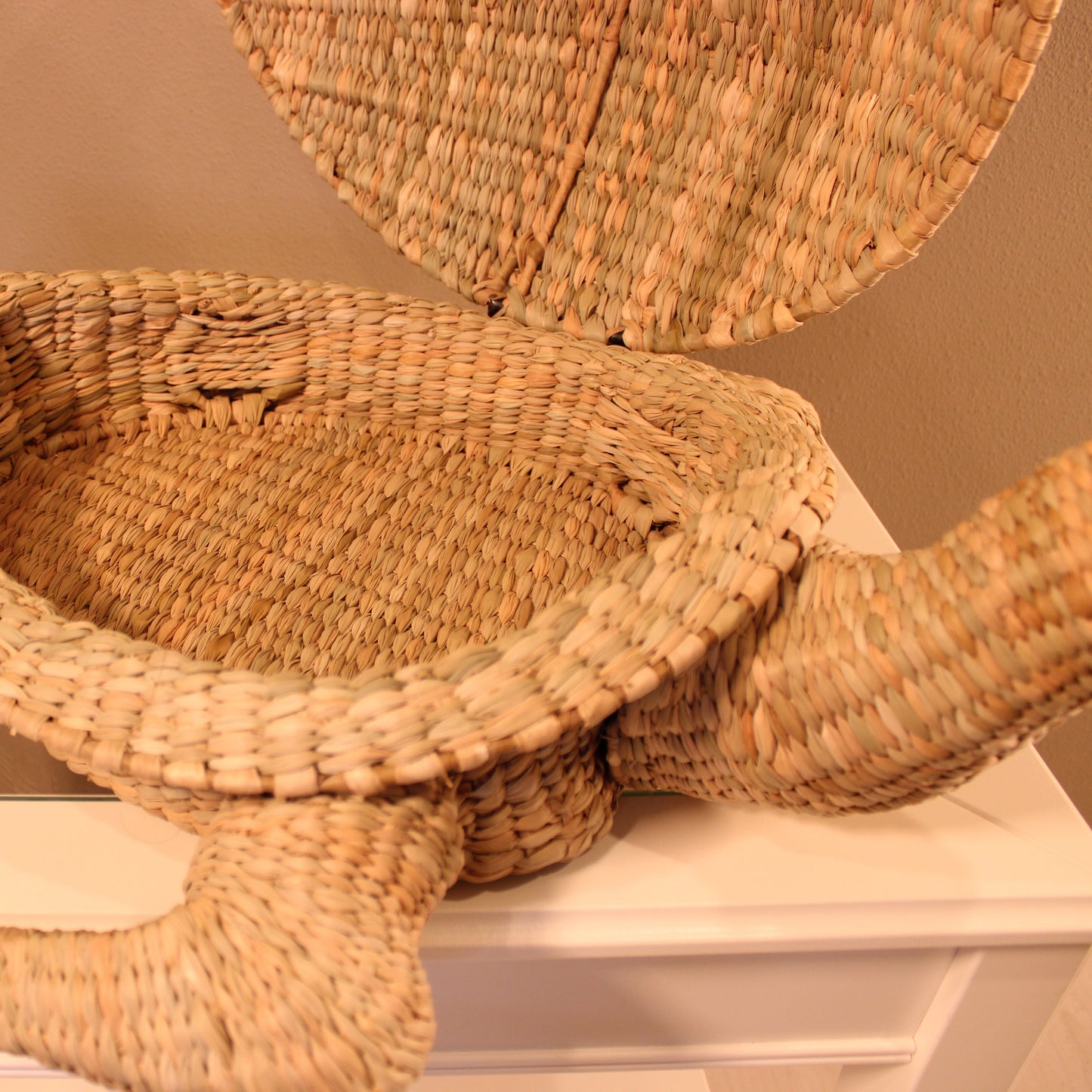 Handwoven turtle chest in natural reed Chuspata - Mexican artisan storage