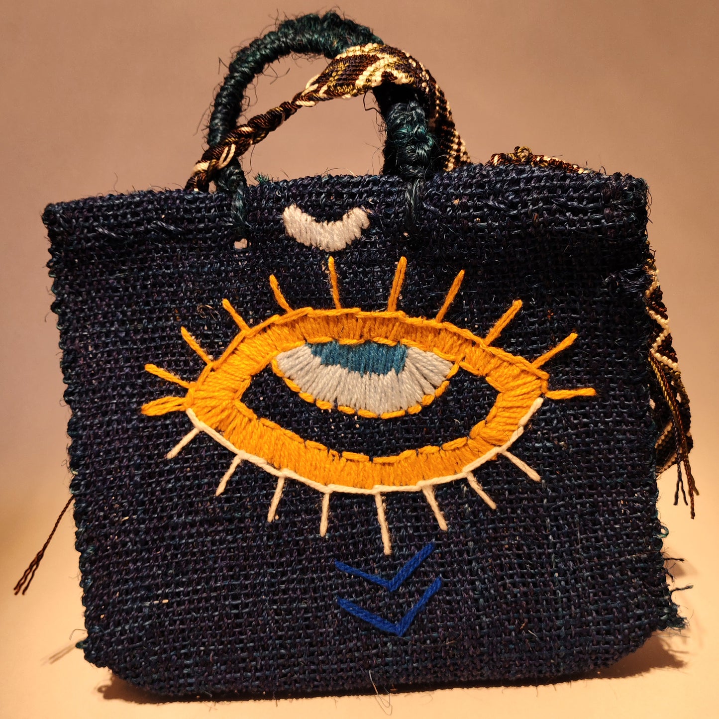 Traditional jute handbag texture - authentic Mexican artisan tote