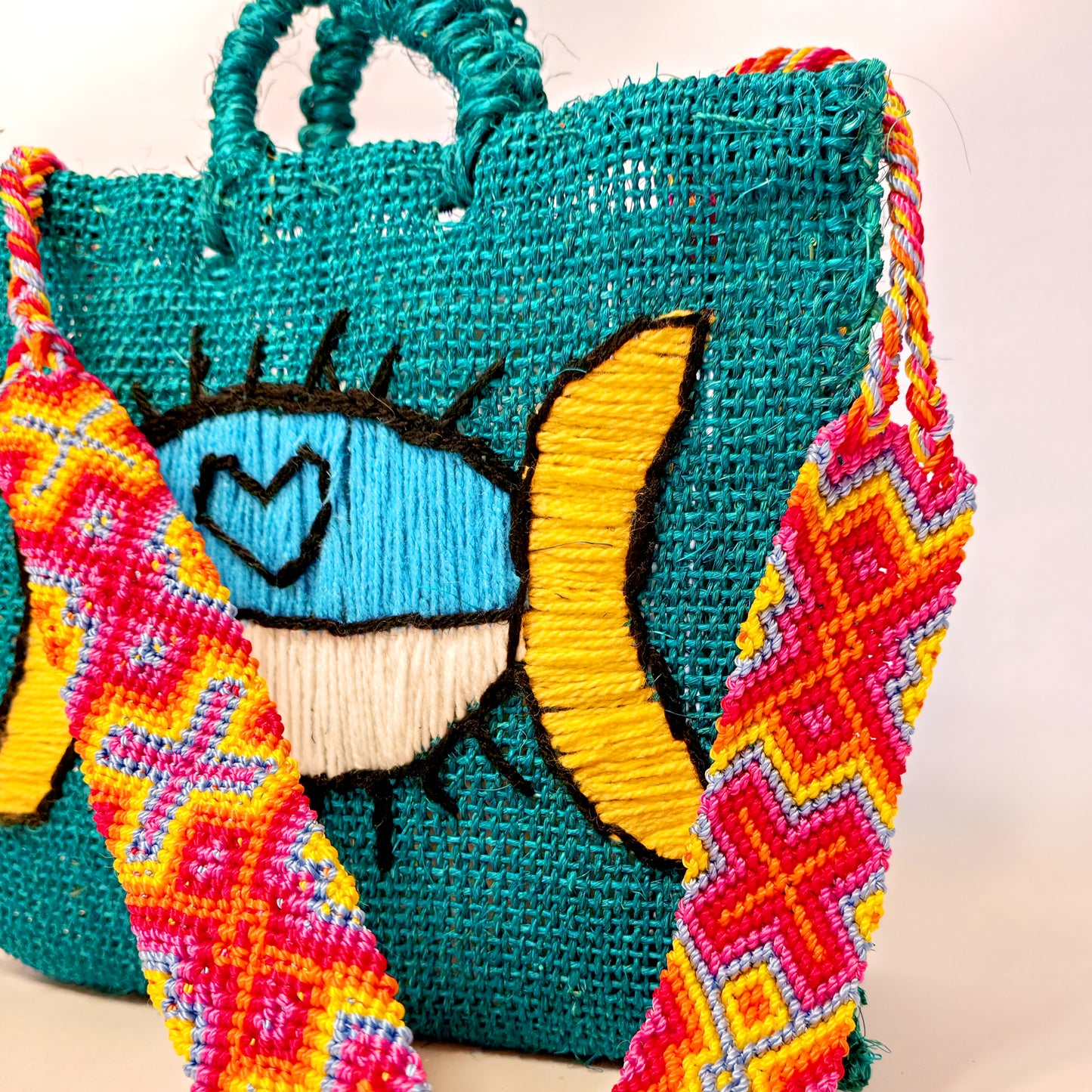 Classic jute handbag texture - authentic Mexican artisan tote