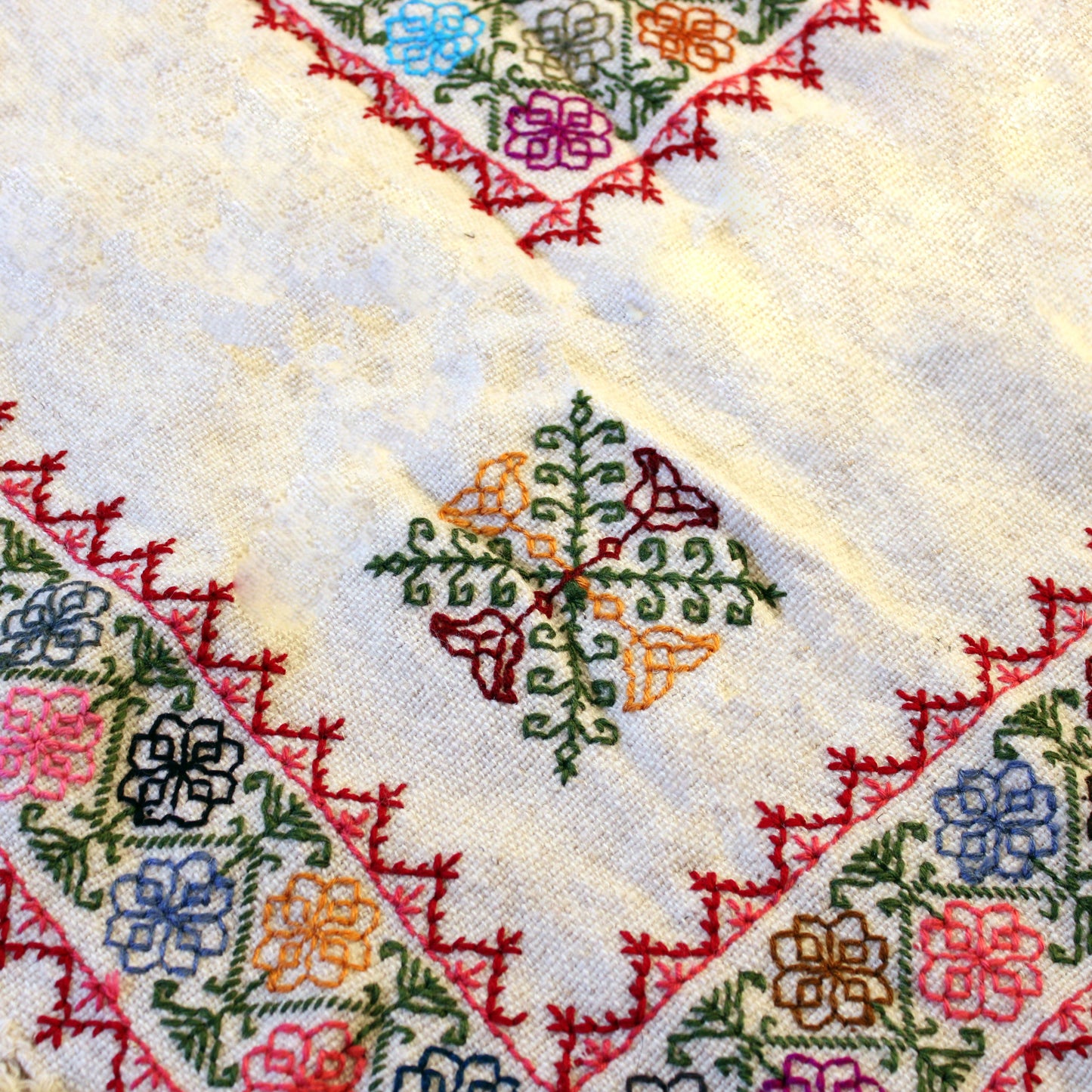 Hand embroidered poncho white and flowers