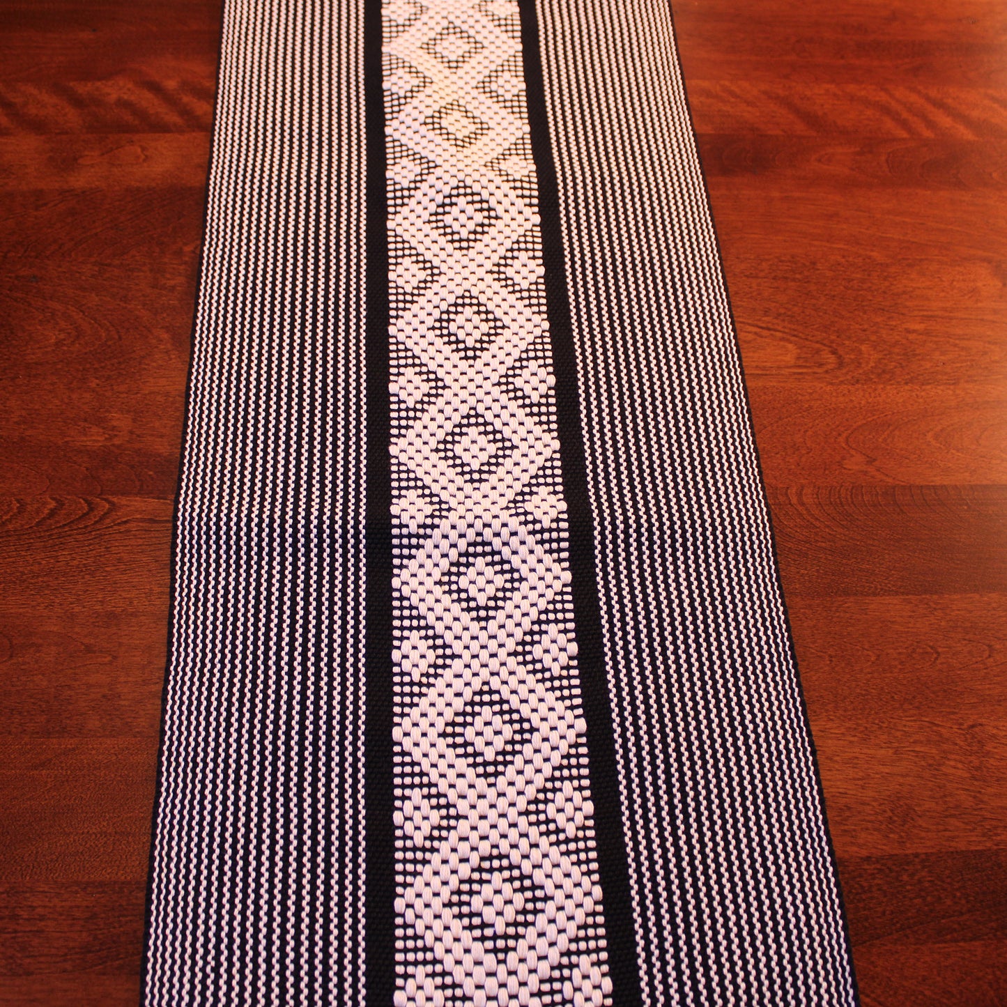 Caminos de mesa tejidos a mano HTW-004