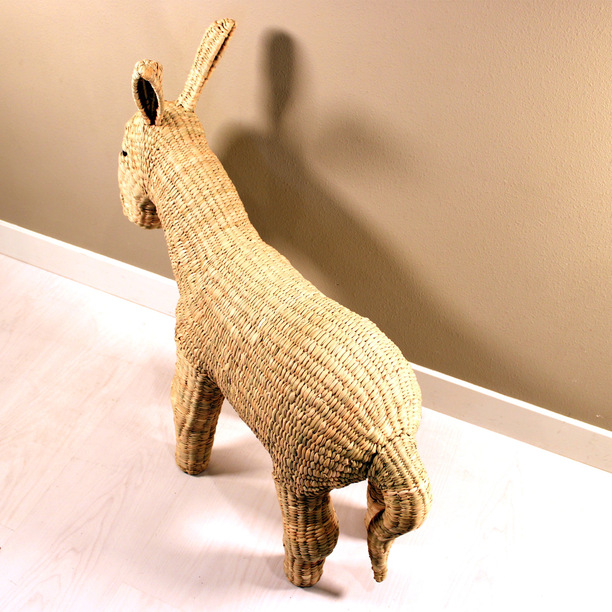 Handwoven donkey sculpture in natural reed Chuspata - Mexican artisan decor