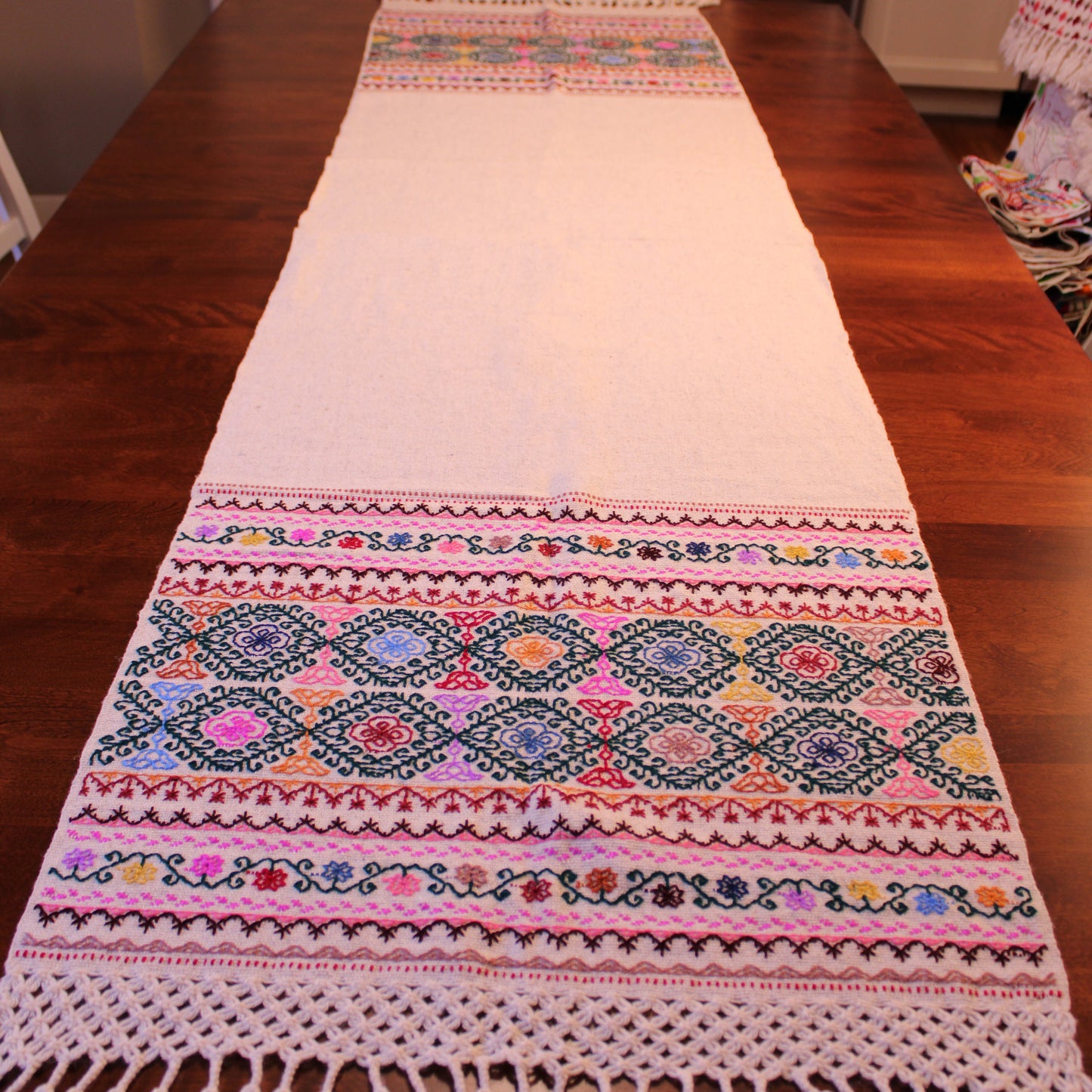 Bed scarf-runner-hand embroidered with wool / white-flowers