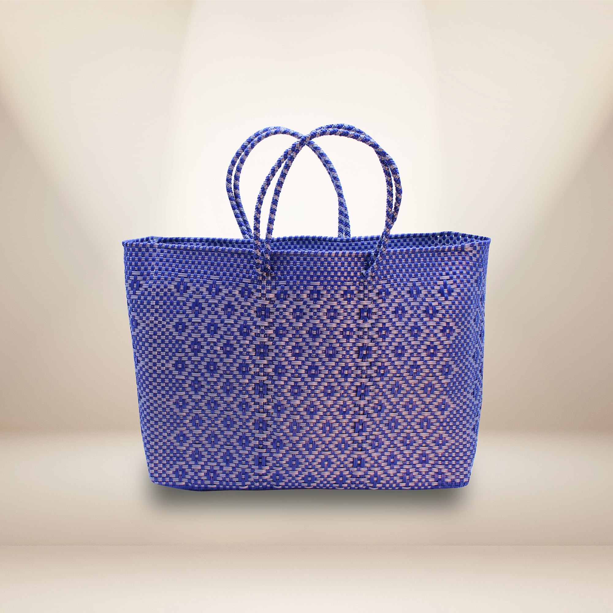 Hand crafted tote made 100% recycled plastic – Cuyá