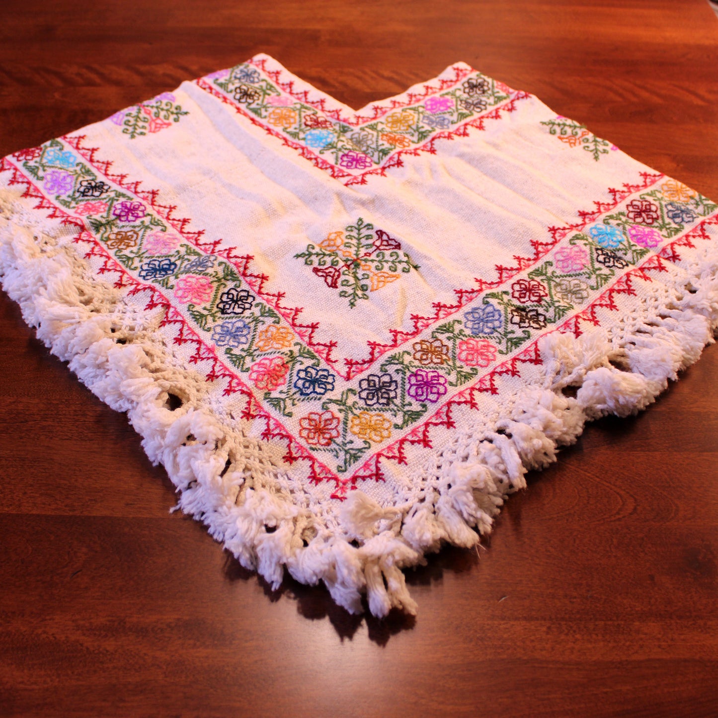 Hand embroidered poncho white and flowers