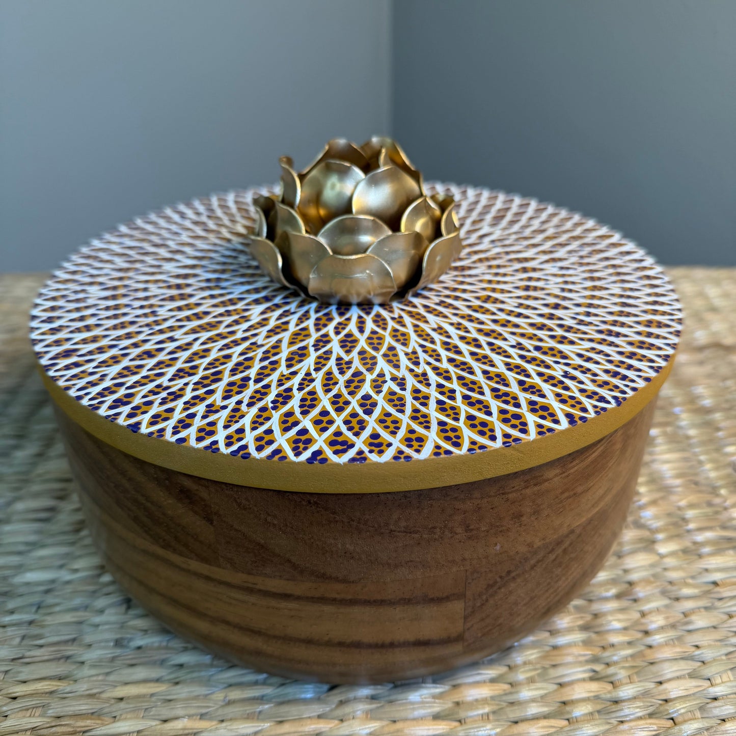 Wood "Parota"  Tortilla Warmer, hand painted, beautifu details in brown,black & white colors.  Gold flower handle.