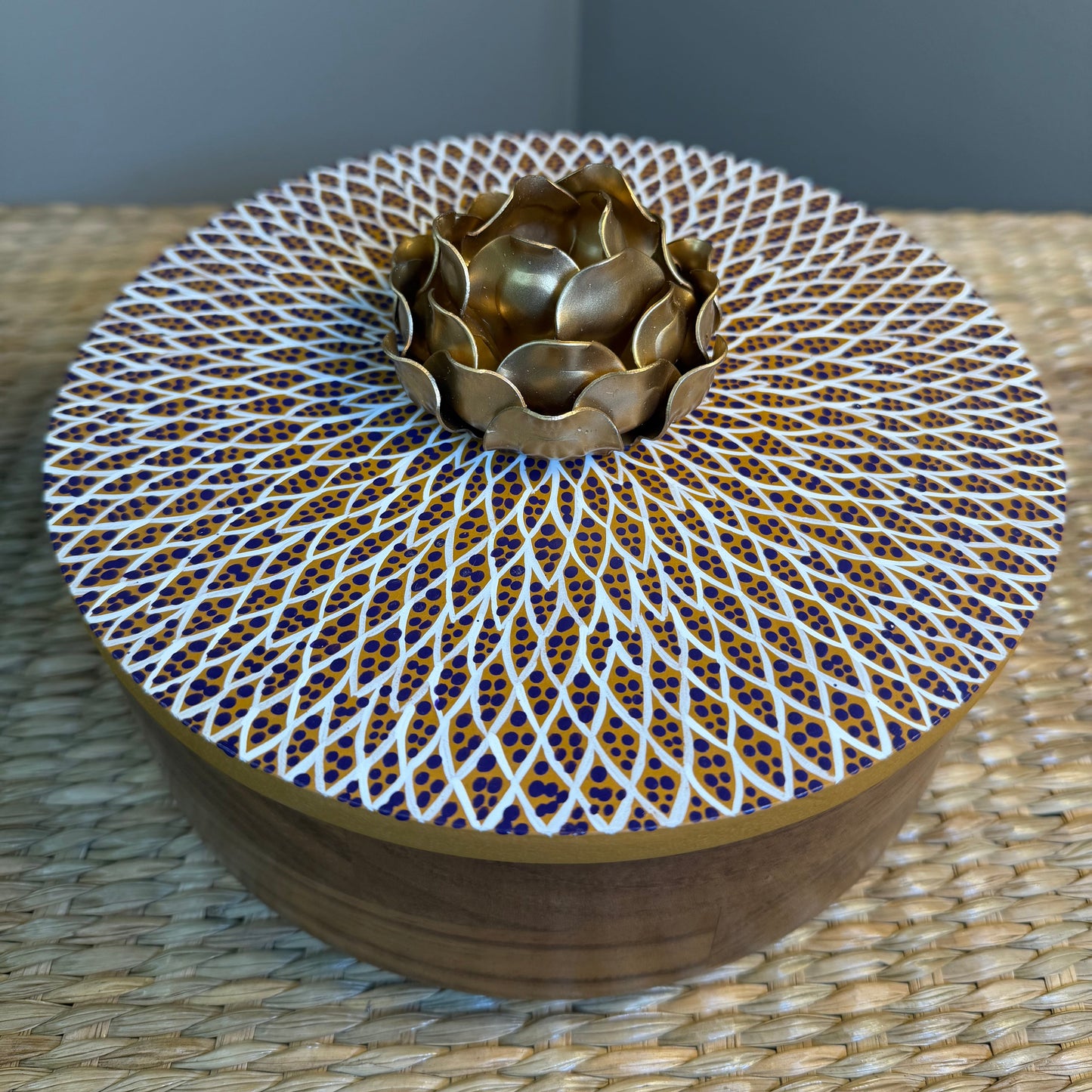 Wood "Parota"  Tortilla Warmer, hand painted, beautifu details in brown,black & white colors.  Gold flower handle.