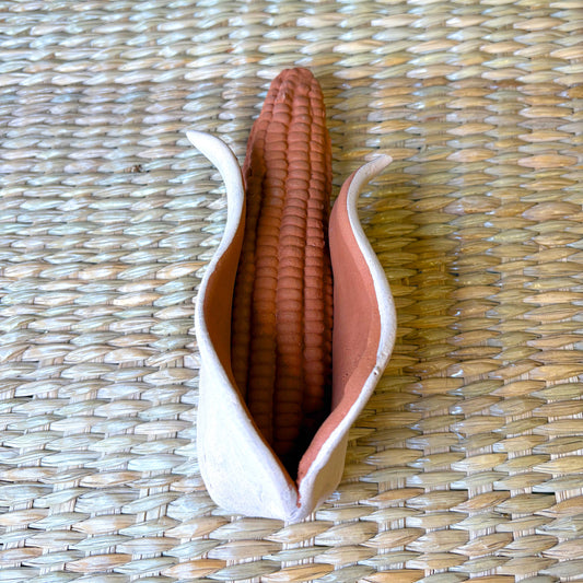 100% handmade clay. Featuress a detailed, brown corn-on-the-cob with husk-shaped. Size Large
