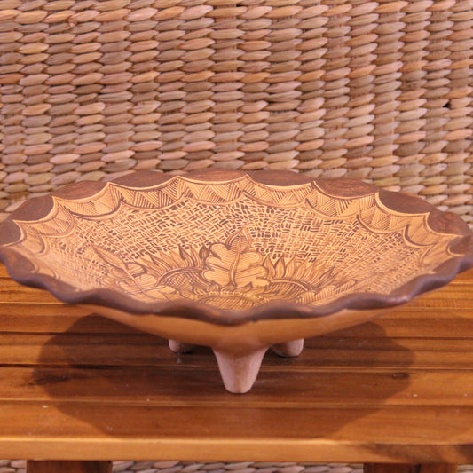 Round hand painted plate ( maple leaves)