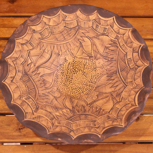 Round hand painted plate ( leaves)