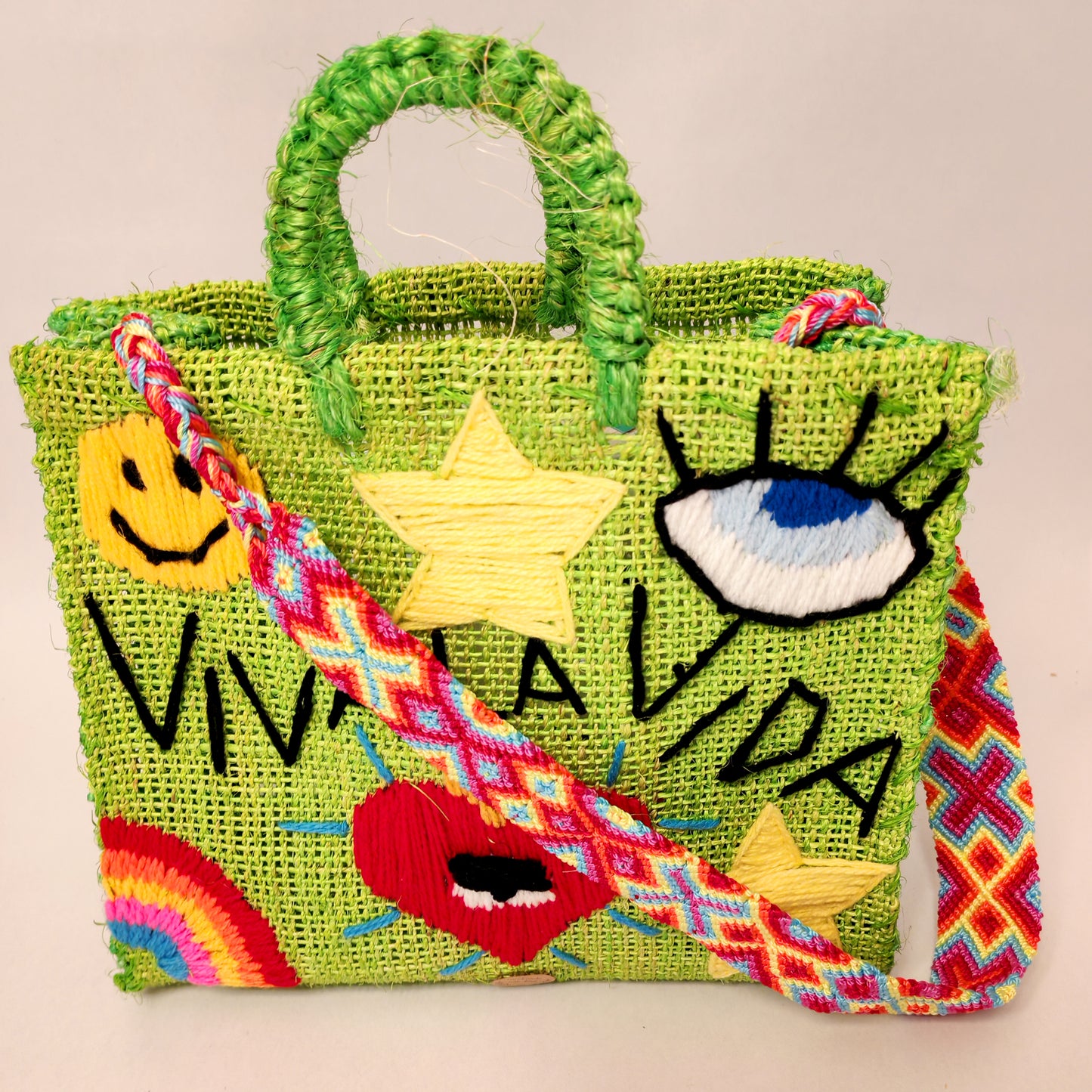 Natural jute handbag close-up - eco-friendly Mexican artisan bag