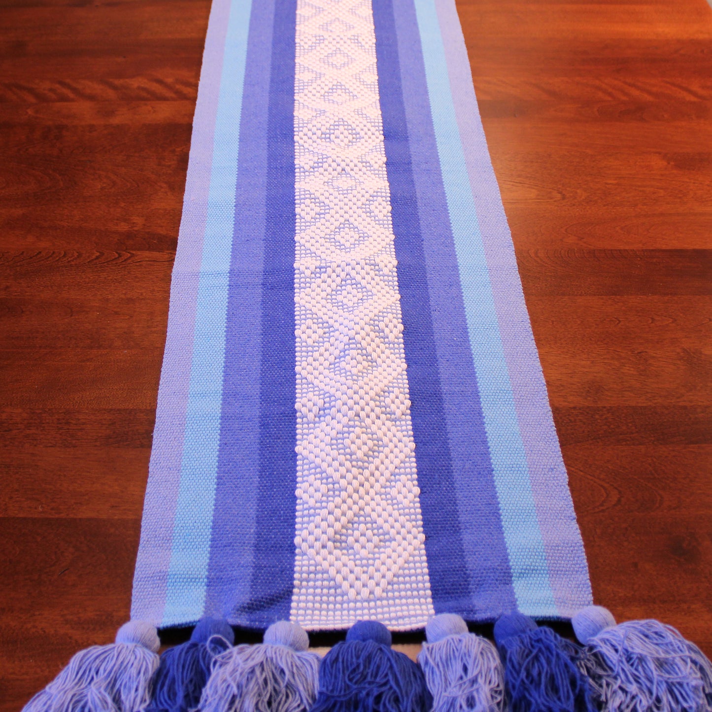 Caminos de mesa tejidos a mano HTW-011