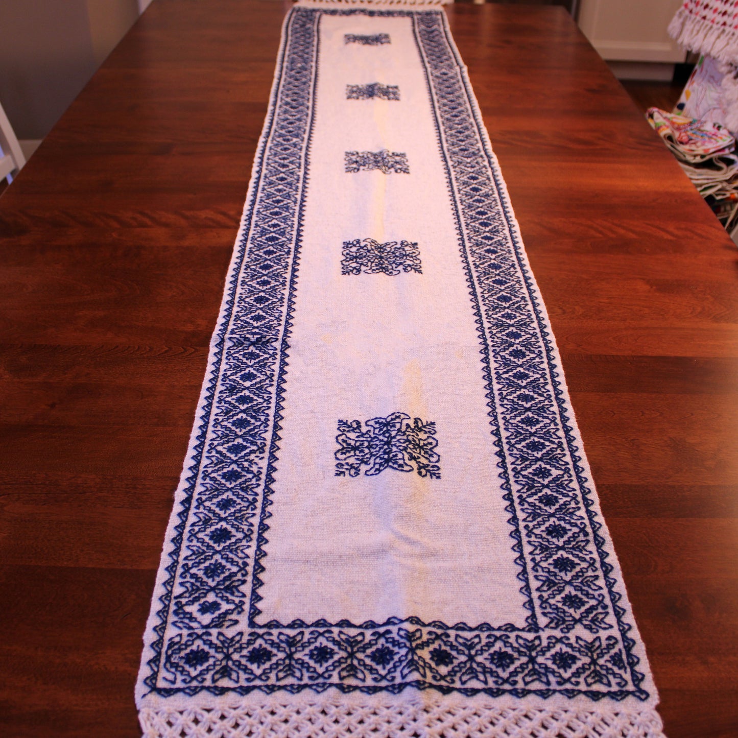 Table runner made with wool / blue and white
